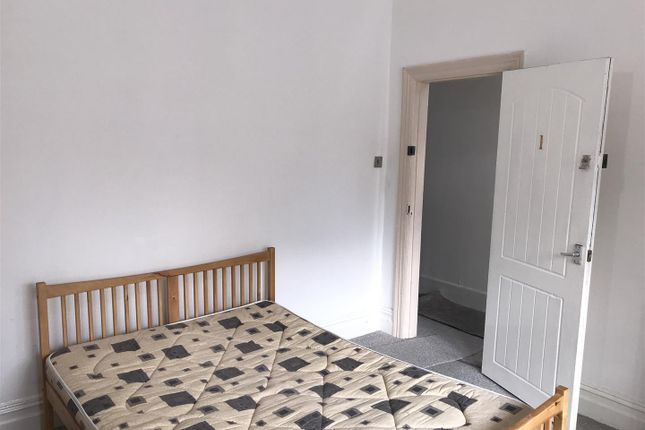 Terraced house to rent in Newland Avenue, Hull