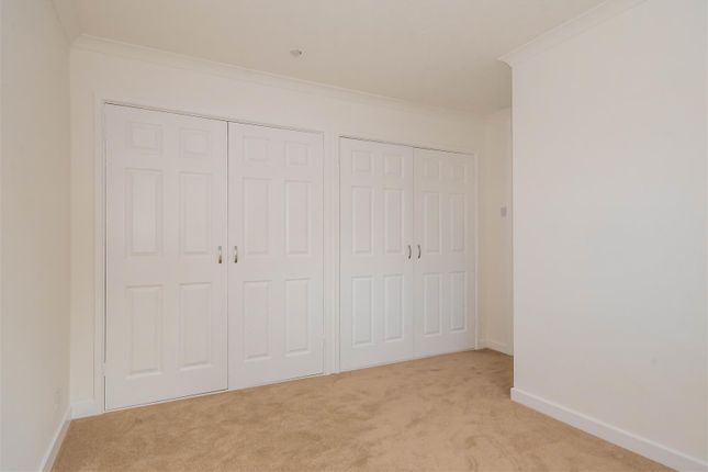 12, Eskdale Way, Camberley photo 4