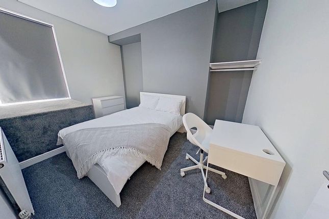 2  Claremont Grove, Leeds photo 3