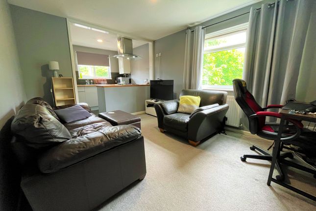 66 Reddings Park, Cheltenham photo 2