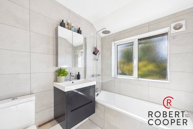 37, Balmoral Road, Harrow photo 2