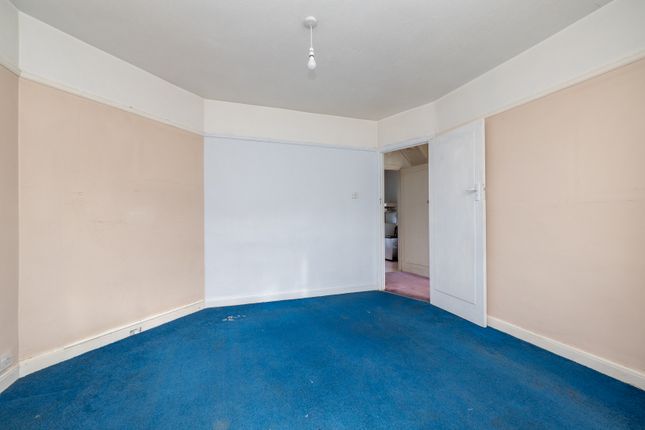 Rutland Drive, Morden photo 4