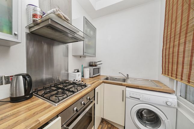 Flat for sale in Pelham Lodge, Grove Crescent, Kingston Upon Thames