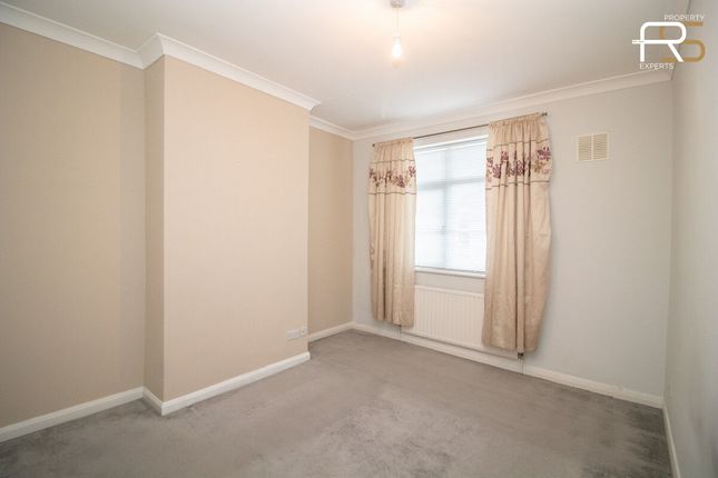 Terraced house to rent in Ainslie Wood Road, Chingford
