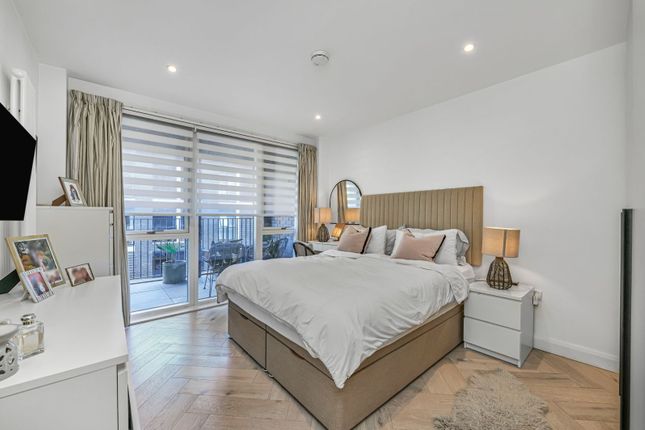 3 Garrett Apartments, 14-18, Ravensbury Terrace, London photo 4