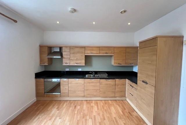 Flat 8, 49 Bank Street, Bradford photo 2