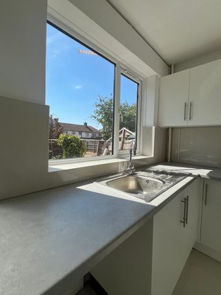 70, Lancaster Avenue, Slough photo 5