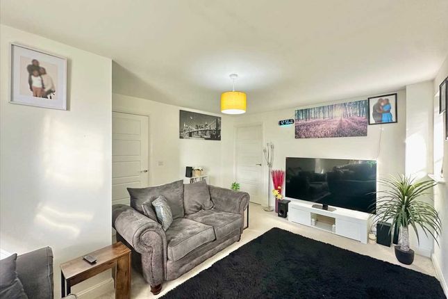 9, Gum Tree Close, Nottingham photo 2