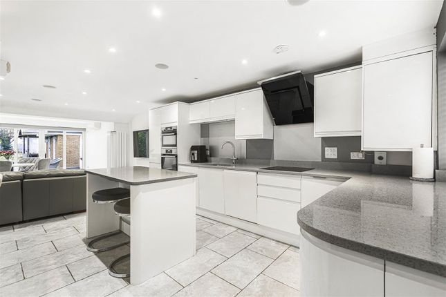 26, Welham Manor, Welham Green photo 2