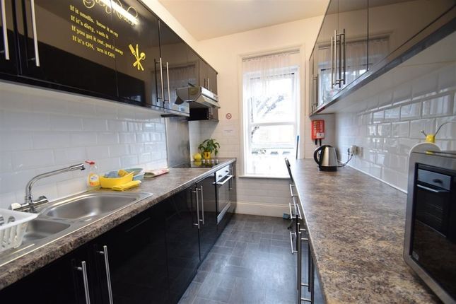 Copy flat 10, 38, Hartington Road, West Ealing photo 5