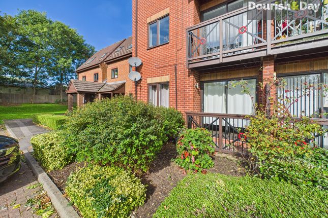87 Peter James Court, Stafford photo 4