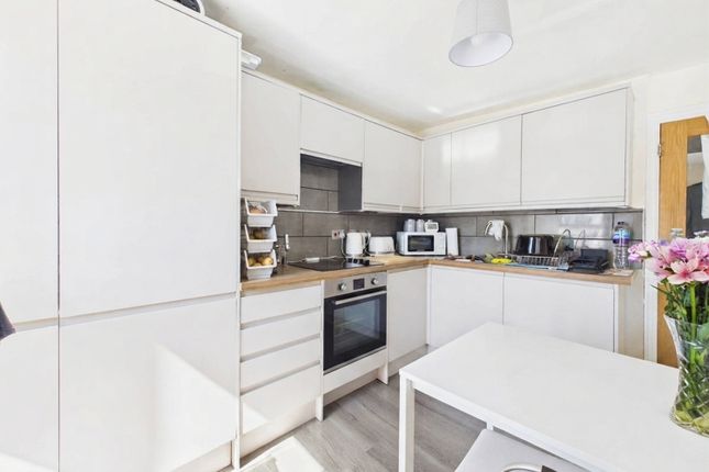 Flat D, 2-6 Victoria Street, Rochester photo 3