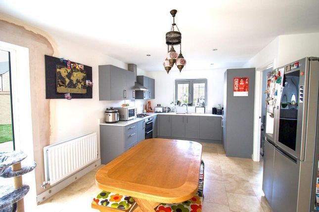 2 Mossop Close, Deeping St James photo 3