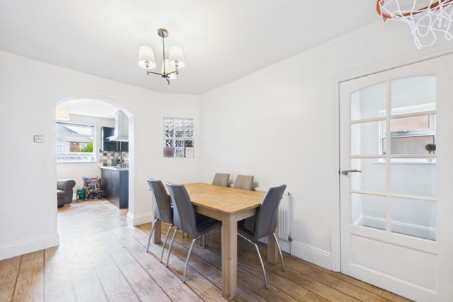 10, Myrtle Avenue, Nottingham photo 4
