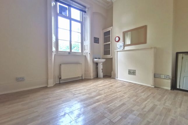 Room to rent in Mornington Crescent, London
