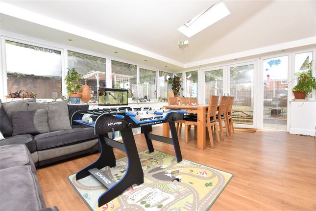 8, Broadcroft Grove, Wakefield photo 4