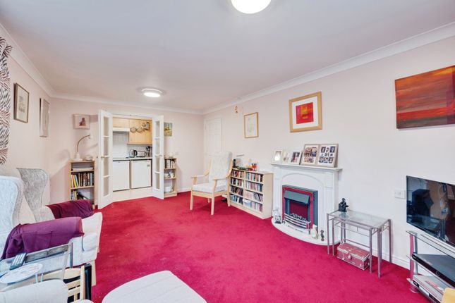 Bradbury Court, Raynes Park photo 4