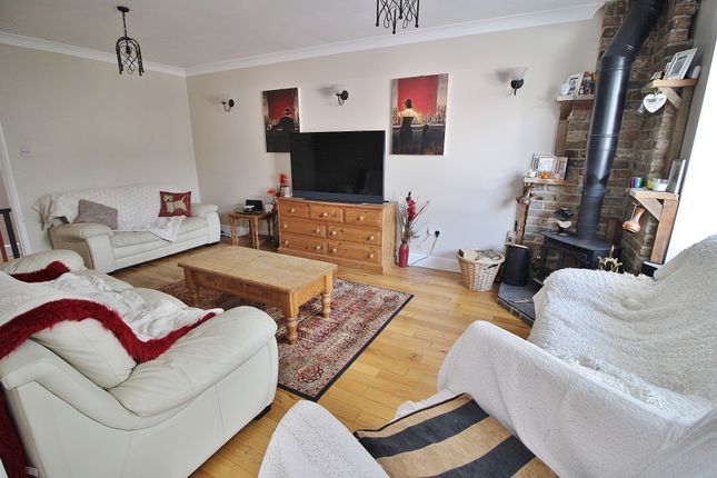 28, Rowlands Avenue, Waterlooville photo 4