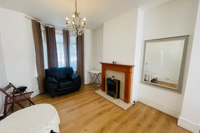 86, Cheneys Road, London photo 2