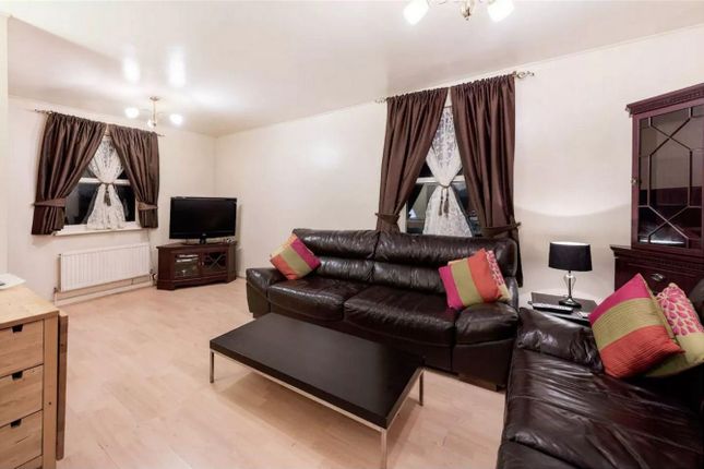 2, Alders Close, London photo 3
