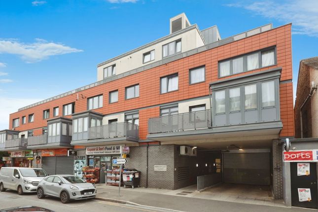 1-bed flat on Sheringham Court, 11,Flat 43, Clayton Road, Hayes, £240,000