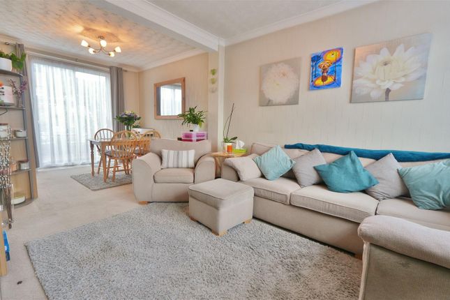 52, Pemberton Road, Slough photo 2