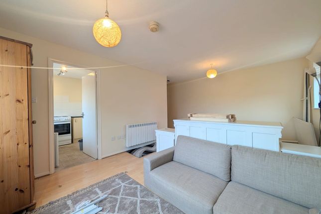 171 Prestatyn Close, Stevenage photo 5