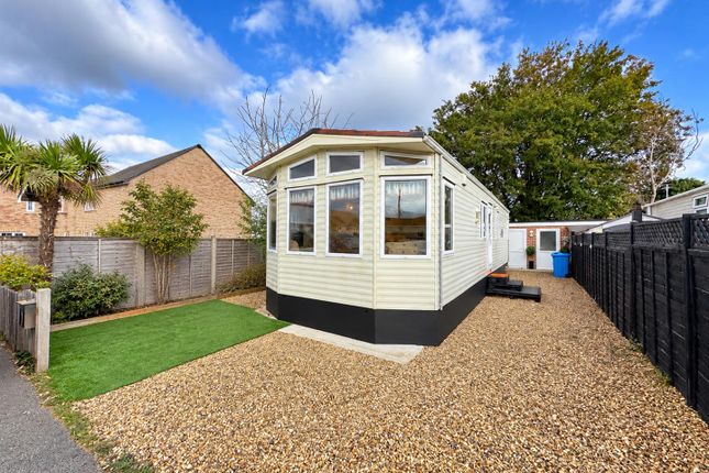 2-bed caravan on Leigh Square, Windsor, £220,000