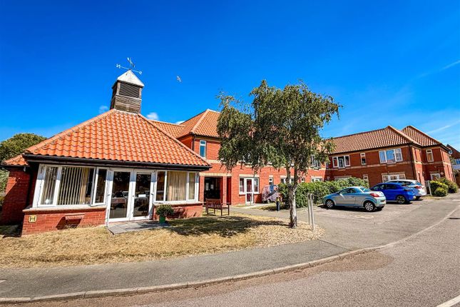 1-bed flat on 108 The Lodge, Hall Crescent, Clacton-on-Sea, £12,500
