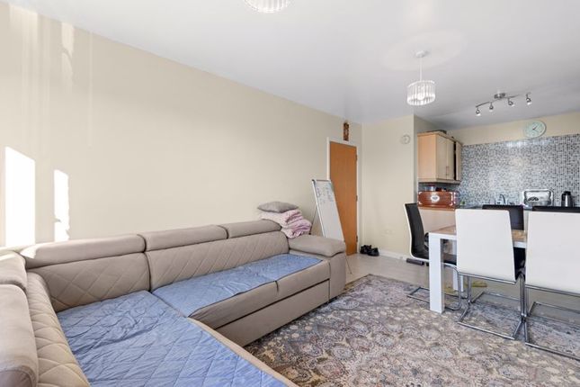 Flat for sale in Connaught Heights, Uxbridge Road