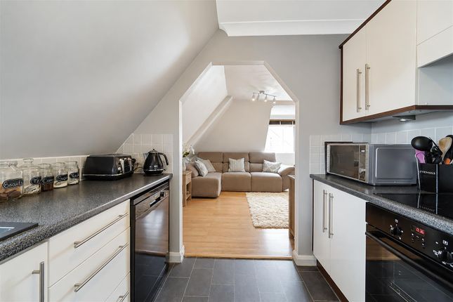 Flat 9, Sandhills, 42 Meade Court, Walton On The Hill photo 4