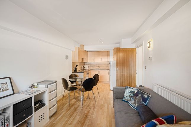 Building, 22,Flat 50, Cadogan Road, London photo 4