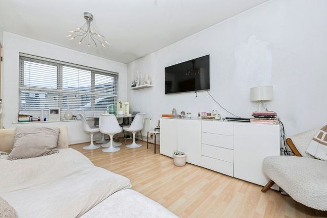 39, Courtyard Mews, Greenhithe photo 2