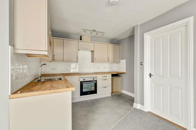 Flat to rent in Seabrook Road, Hythe