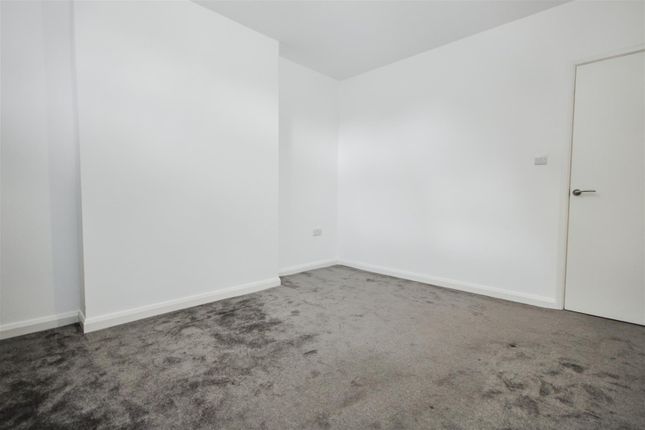 68, Haydon Place, Guildford photo 4