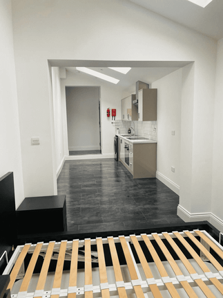 Thumbnail Studio to rent in York Road, Ilford