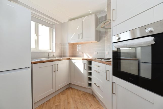 Flat 51, Moresby Court, Westbury Road, Fareham photo 2