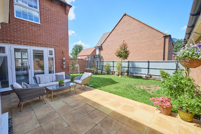 1, Highgrove Close, Hinckley photo 4