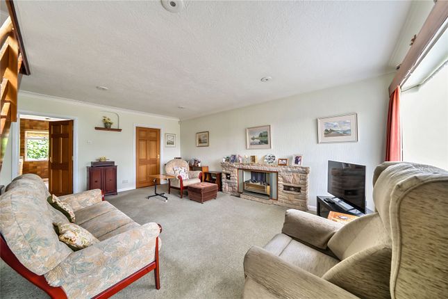10, Roker Park Avenue, Uxbridge photo 2