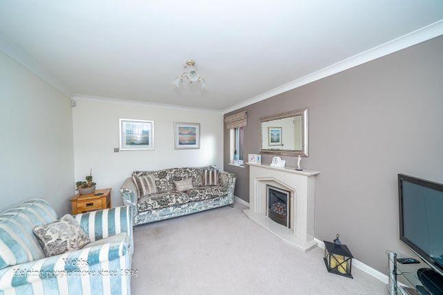 15, Bishops Grange, Rugeley photo 2