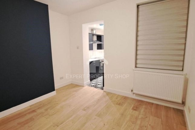 69, Newcastle Avenue, Worksop photo 3