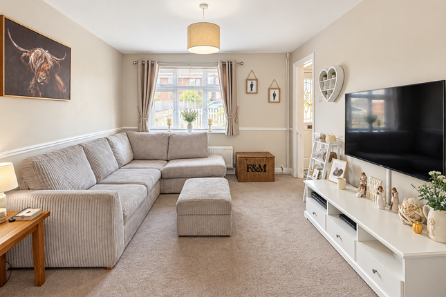 1, Almond Close, Tiptree photo 3