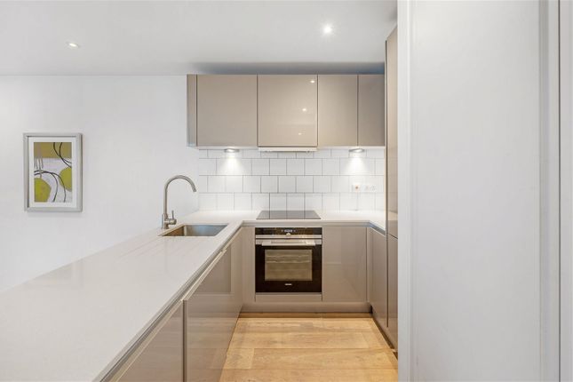 164 - 166,Flat 3, King Street, London photo 2