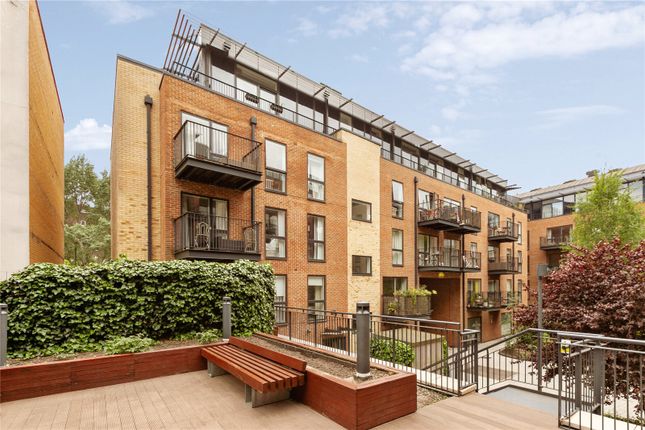 Flat for sale in Milles Square, London