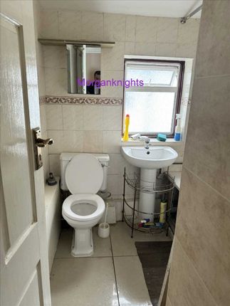 Room to rent in Carlyle Road, Manor Park