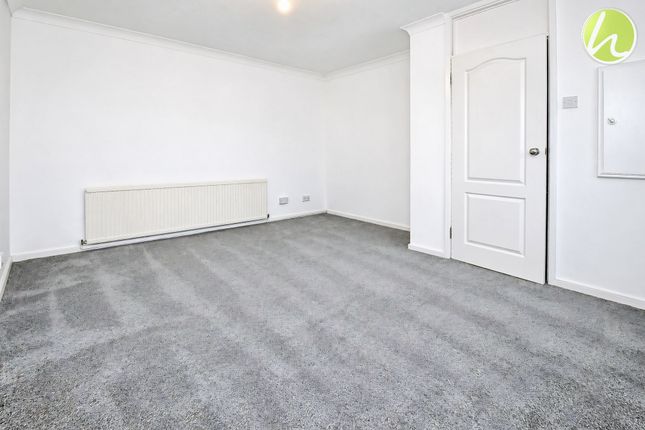 318 Parkmill Close, Stanford-Le-Hope photo 4