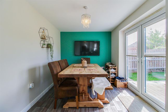 35, Rock House Way, Ossett photo 4