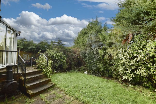 6, Devon Close, Shaw photo 3