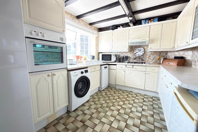 22, Raynham Way, Luton photo 4