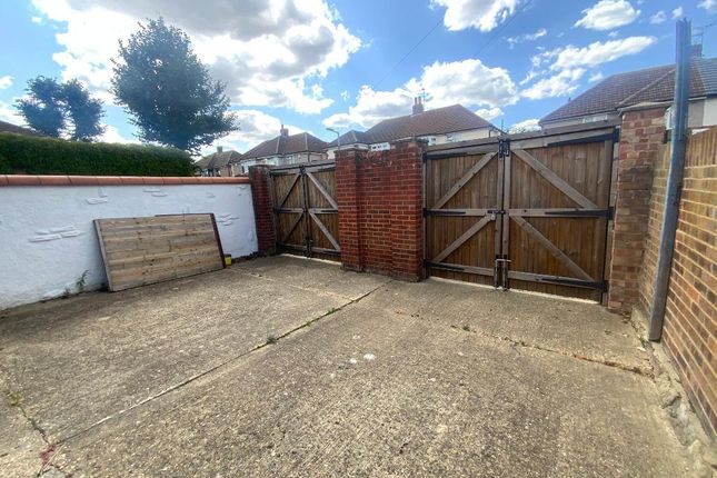 172 Eyhurst Avenue, Elm Park, Hornchurch photo 4